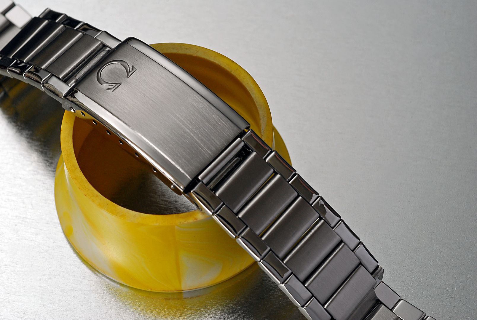 Tales from the bench Omega 1039 bracelet refinish